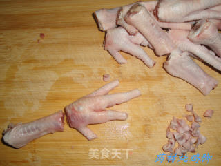 Stewed Chicken Feet with Herbs recipe