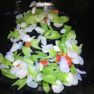 Stir-fried Lily with Celery recipe