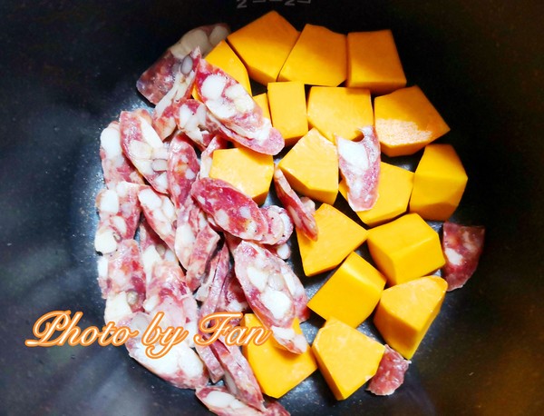 Novice Zero Failure: Pumpkin Sausage Braised Rice recipe