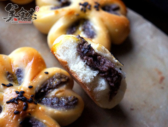 Four-leaf Clover Bread Stuffed with Bean Dregs recipe