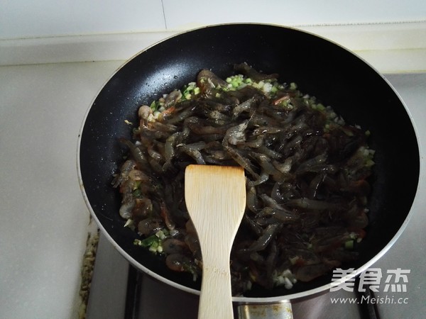 Stir-fried River Prawns with Garlic Leaves recipe