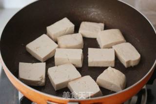 A Home-cooked Dish of Common People Who Use The Brain to Invigorate The Brain and Improve The Mind——【oyster Sauce, Peach Kernels, Fungus, Tofu Pot】 recipe