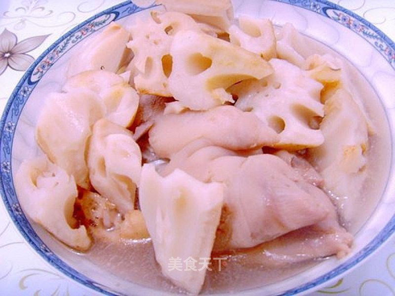 Lotus Root and Pig's Feet Soup. recipe
