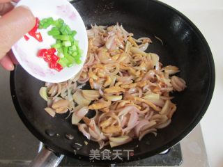 Stir-fried Shredded Chicken with Onion recipe