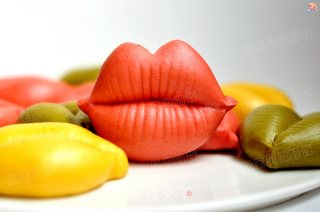 Sexy Lips Buns recipe