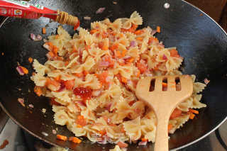 Stir-fried Spaghetti with Tomato Sauce and Bacon recipe