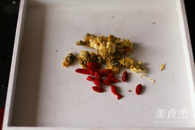 Chrysanthemum Wolfberry Tea recipe