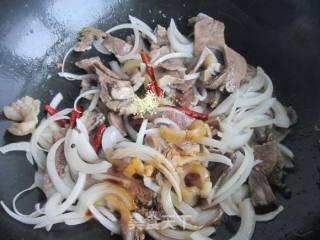 Stir-fried Beef Head Meat-xinjiang Taste recipe