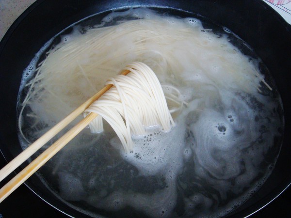 Spicy Oil Splashed Noodles recipe