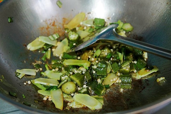 Stir-fried Lettuce Neck with Okra recipe