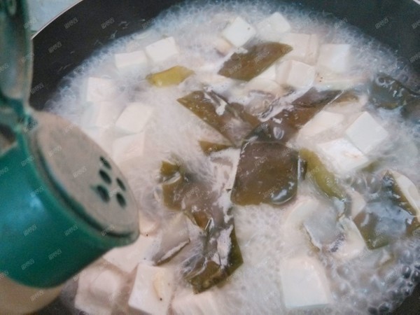 Seaweed Tofu and Mushroom Soup recipe