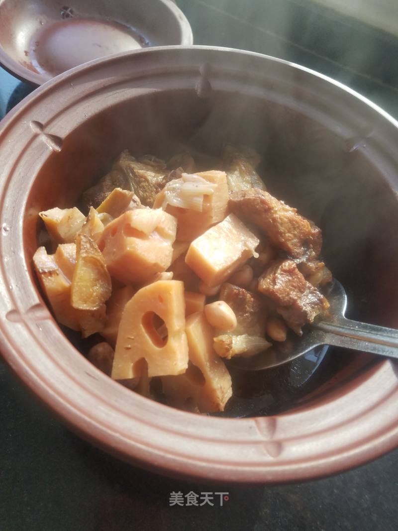 Stewed Pork Ribs with Lotus Root and Peanuts recipe