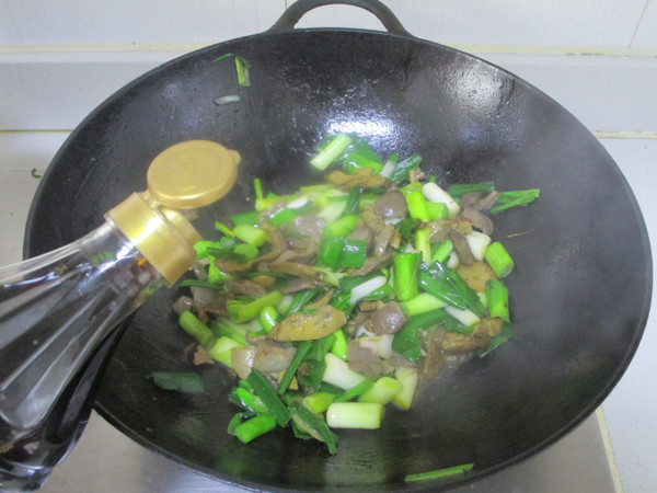 Stir-fried Chicken Miscellaneous with Green Garlic recipe