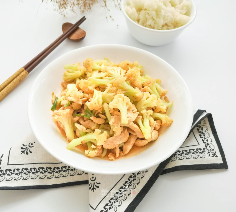Stir-fried Cauliflower with Shredded Chicken recipe