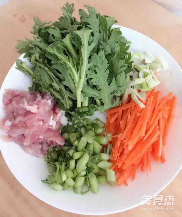 Vegetable Noodles with Shredded Pork recipe