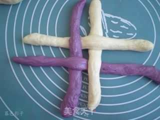 Bicolor Flower Bread recipe