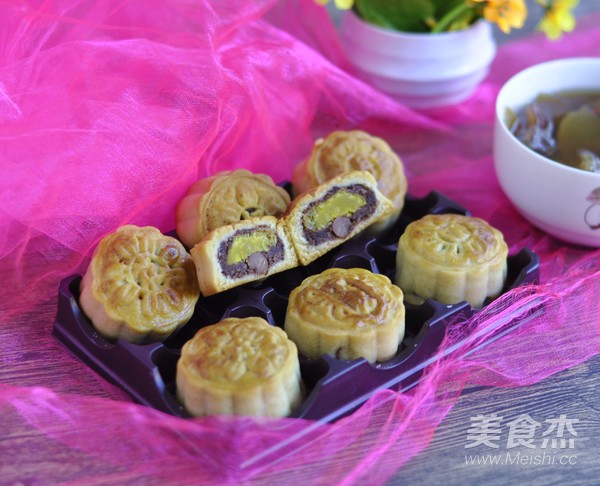 Bean Paste and Egg Yolk Mooncakes recipe