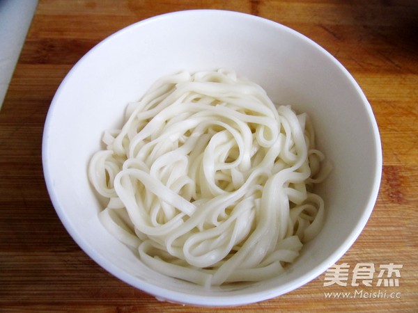 Soy Sauce Noodles with Diced Kohlrabi recipe