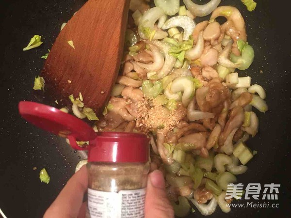 Stir-fried Chicken Breasts with Celery recipe