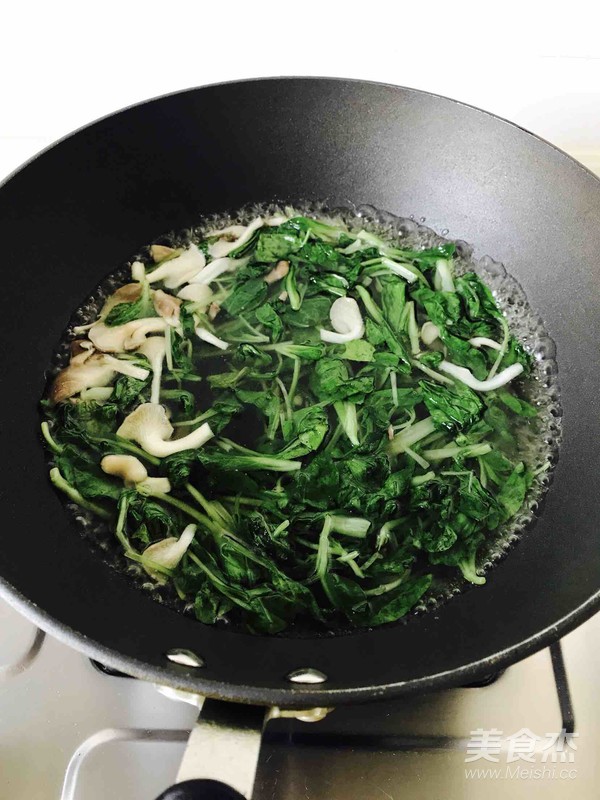 Green Vegetable Mushroom Egg Soup recipe
