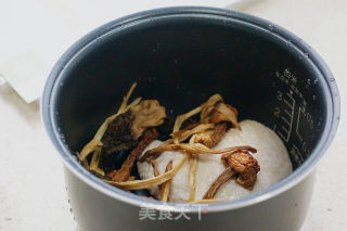 Mushroom Flower Oil Chicken Soup recipe