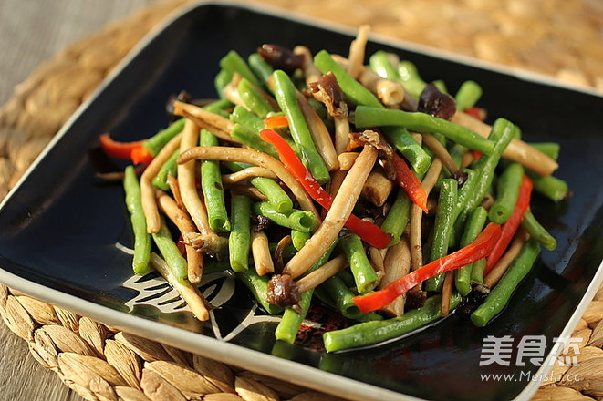 Stir-fried Beans with Tea Tree Mushroom recipe