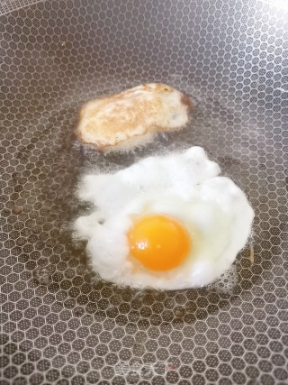 Simmered Poached Eggs with Green Cabbage Stem recipe