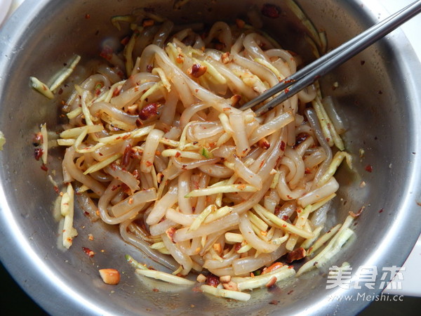 Shredded Pork Salad with Potato Powder recipe