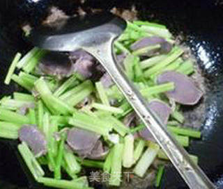 Stir-fried Goose Gizzards with Celery recipe