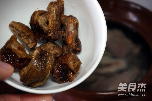 Pork Bones with Lotus Seeds and Barley in Clay Pot recipe