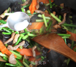 Stir-fried Garlic Moss with Umami Pork recipe