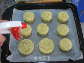 Traditional Classic Moon Cakes: Shuanghe Crisp Moon Cakes recipe