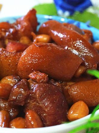 Braised Pork Trotters with Southern Milk and Peanuts recipe