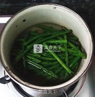 Asparagus with Pickled Pepper and Peanut recipe