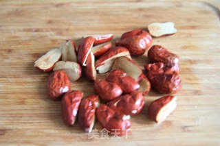 Stewed Chicken Feet with Red Dates recipe