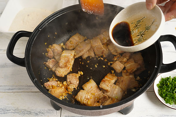 Steamed Pork with Xiangchu Sweet Potato recipe