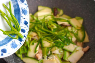 Zucchini Stir-fried Shiitake Mushrooms recipe