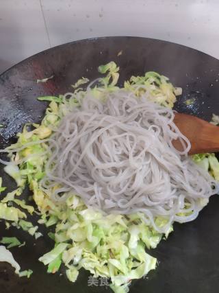Stir-fried Noodles with Head Vegetables recipe