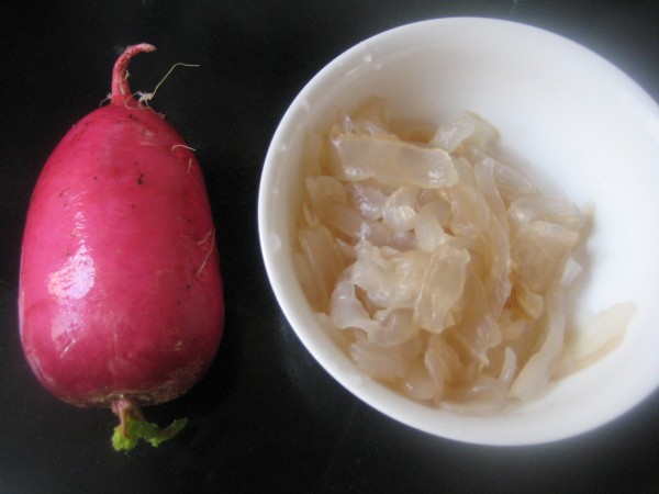 Jellyfish Mixed with Radish recipe