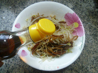 Golden Needle Mushroom Mixed with Mung Bean Sprouts recipe