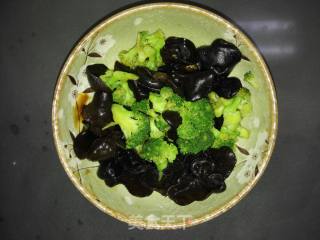 Broccoli with Fungus recipe