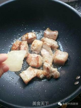 A Pot of Savory Chestnut Roast Pork recipe
