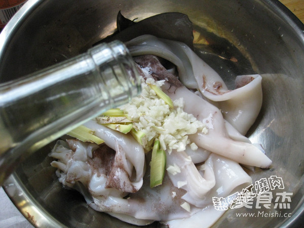 Grilled Squid with Garlic and Cumin recipe