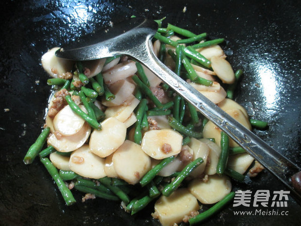 Stir-fried Rice Cakes with Minced Meat and Beans recipe