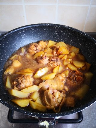 Roasted Chicken Drumsticks with Mushrooms and Potatoes recipe