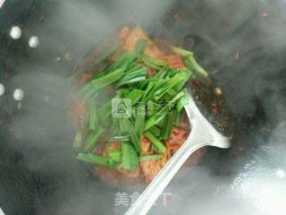 Stir-fried Tofu with Garlic Sprouts recipe
