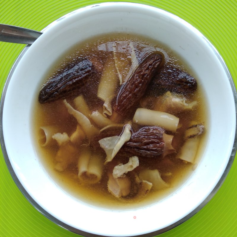 Stewed Pork Tendons with Eel and Morels recipe