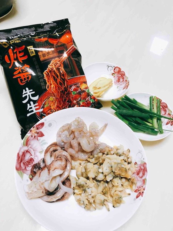 Fried Seafood Noodles#中卓炸酱面# recipe