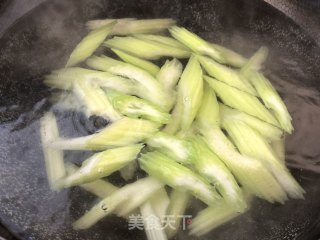 Fried Shrimp with Celery recipe