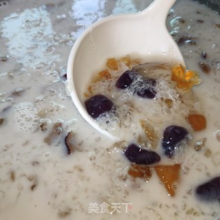 Peach Gum and Taro Balls Milk Soup recipe